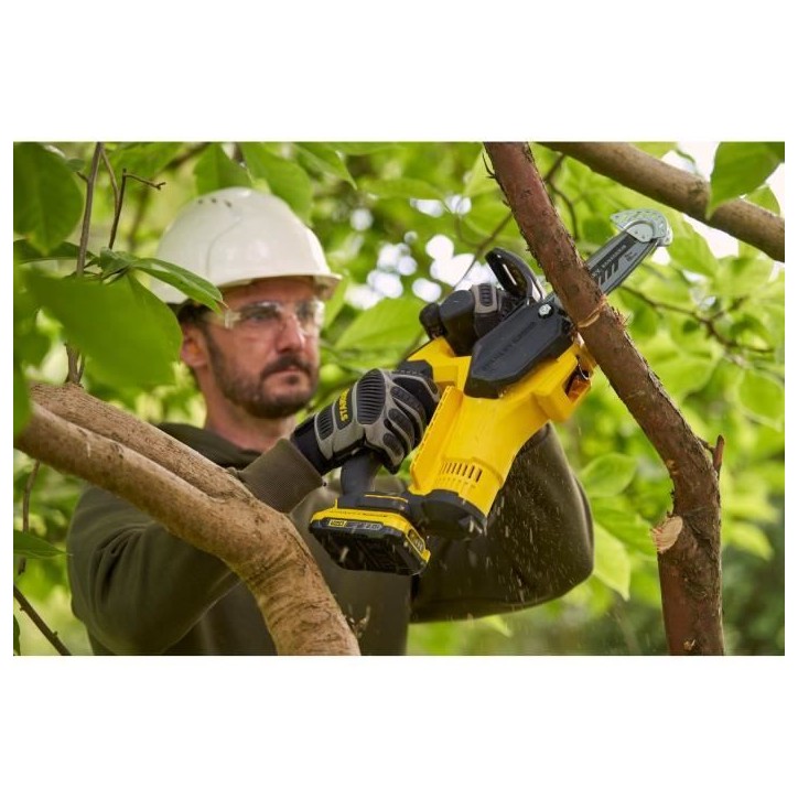 Scie d'élagage sans fil + batterie 2Ah + chargeur - Stanley Fatmax - SFMCPS415D1-QW - 18V - chaîne 15cm Scie d'élagage sans fil + batterie 2Ah + chargeur - Stanley Fatmax - SFMCPS415D1-QW - 18V - chaîne 15cm