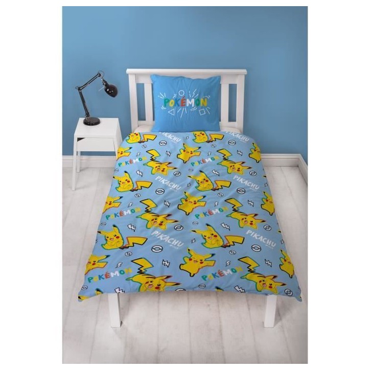 Parure de lit - POKEMON - Pikachu dans tous ses états - Microfibre - 1 housse de couette 140 x 200 cm + 1 taie 63 x 63 cm Parure de lit - POKEMON - Pikachu dans tous ses états - Microfibre - 1 housse de couette 140 x 200 cm + 1 taie 63 x 63 cm