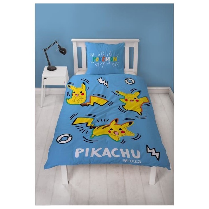 Parure de lit - POKEMON - Pikachu dans tous ses états - Microfibre - 1 housse de couette 140 x 200 cm + 1 taie 63 x 63 cm Parure de lit - POKEMON - Pikachu dans tous ses états - Microfibre - 1 housse de couette 140 x 200 cm + 1 taie 63 x 63 cm