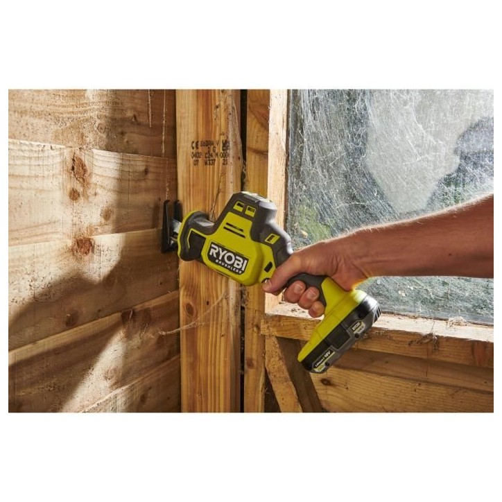 Scie sabre 1 main - RYOBI - Brushless - 18V - Compacte - 0-3 000 cp/min - Course de lame 16 mm - Capacité bois 90 mm Scie sabre 1 main - RYOBI - Brushless - 18V - Compacte - 0-3 000 cp/min - Course de lame 16 mm - Capacité bois 90 mm
