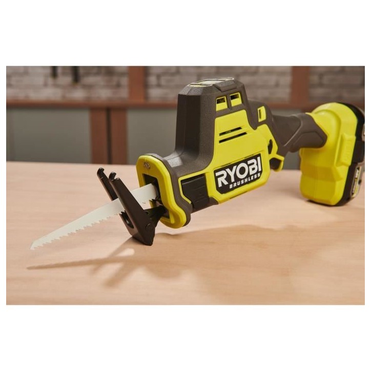 Scie sabre 1 main - RYOBI - Brushless - 18V - Compacte - 0-3 000 cp/min - Course de lame 16 mm - Capacité bois 90 mm Scie sabre 1 main - RYOBI - Brushless - 18V - Compacte - 0-3 000 cp/min - Course de lame 16 mm - Capacité bois 90 mm