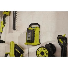 Chargeur - RYOBI - 36 V ultra rapide 10 A - Variation du courant de charge en fonction de la batterie - Ecran LCD