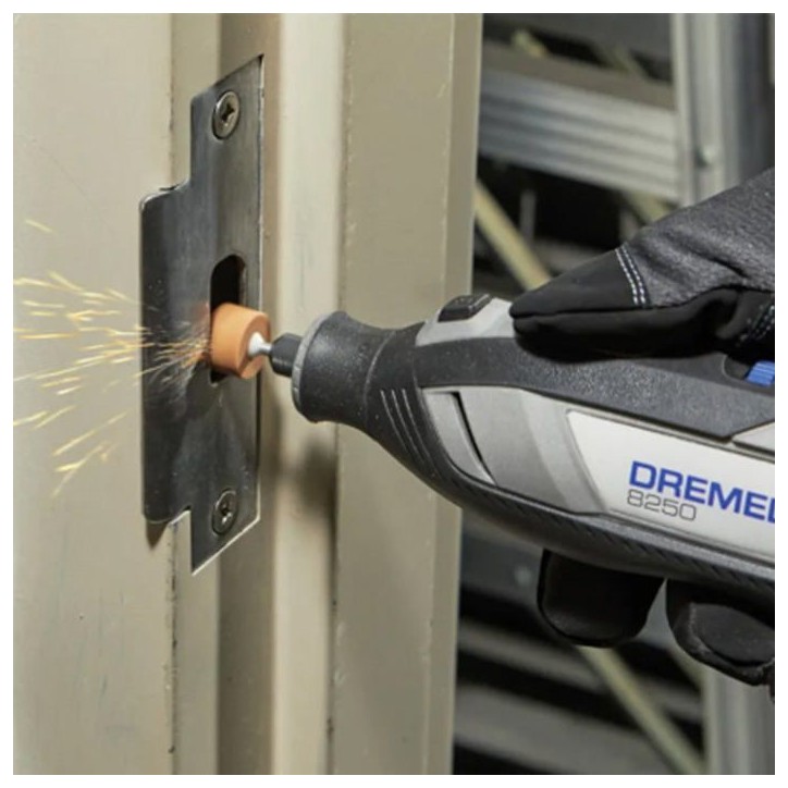 Dremel 8250 Outil Rotatif Multifonction Sans-fil 12V, 5 accessoires, 1 batterie 2Ah, de 5.000 a 30.000 tr/min Dremel 8250 Outil Rotatif Multifonction Sans-fil 12V, 5 accessoires, 1 batterie 2Ah, de 5.000 a 30.000 tr/min