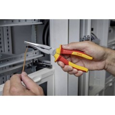Bosch Professional pince VDE droite a bec long – 200 mm (certifiée jusqu'a 1 000 V, isolée avec des polyuréthanes thermopla