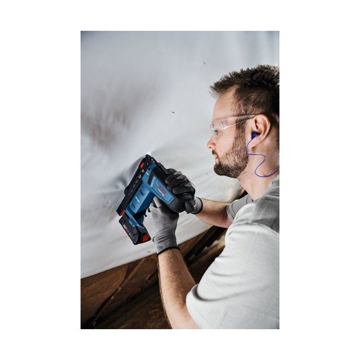 Agrafeuse a bois - BOSCH - GTH 18V-14 L-BOXX - 18V Brushless - Agrafes 6-14 mm - Systeme contre-balancier Agrafeuse a bois - BOSCH - GTH 18V-14 L-BOXX - 18V Brushless - Agrafes 6-14 mm - Systeme contre-balancier