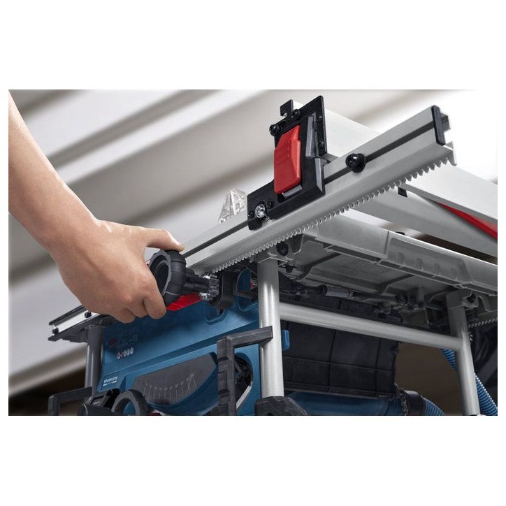 Scie sur table BOSCH PROFESSIONAL - GTS 18V-70 - 18V - 216 mm - 5?500 t/min - Avec accessoires Scie sur table BOSCH PROFESSIONAL - GTS 18V-70 - 18V - 216 mm - 5?500 t/min - Avec accessoires