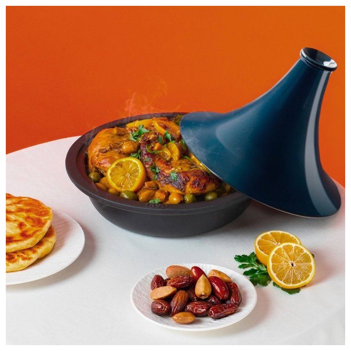 Tajine en fonte - LA FONDERIE 1890 - TINGHIR - Ø 29 cm - Tous feux dont induction - Couvercle céramique - Bleu Tajine en fonte - LA FONDERIE 1890 - TINGHIR - Ø 29 cm - Tous feux dont induction - Couvercle céramique - Bleu