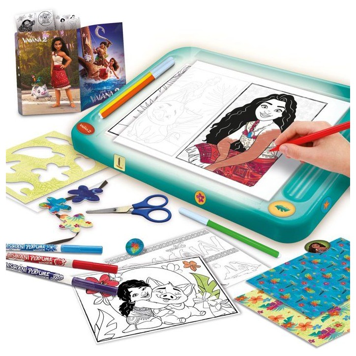 École de dessins avec table lumineuse - Vaiana 2 - LISCIANIGIOCHI - Kit Dessin - Table A4 - Pochoirs & Autocollants - Des 5 ans École de dessins avec table lumineuse - Vaiana 2 - LISCIANIGIOCHI - Kit Dessin - Table A4 - Pochoirs & Autocollants - Des 5 ans