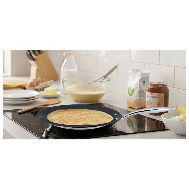 Crepiere grand chef - ARTHUR MARTIN - AM7248 - Ø28 cm - Inox 18/10 - Revetement céramique - Tous feux dont induction Crepiere grand chef - ARTHUR MARTIN - AM7248 - Ø28 cm - Inox 18/10 - Revetement céramique - Tous feux dont induction