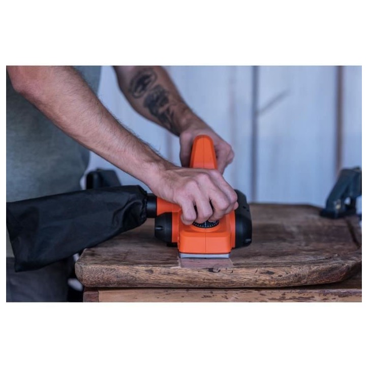 Rabot filaire - BLACK&DECKER - BEW712-QS - 710W - 82cm largeur de rabotage - Avec mallette de transport Rabot filaire - BLACK&DECKER - BEW712-QS - 710W - 82cm largeur de rabotage - Avec mallette de transport