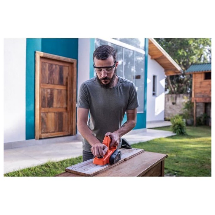 Rabot filaire - BLACK&DECKER - BEW712-QS - 710W - 82cm largeur de rabotage - Avec mallette de transport Rabot filaire - BLACK&DECKER - BEW712-QS - 710W - 82cm largeur de rabotage - Avec mallette de transport
