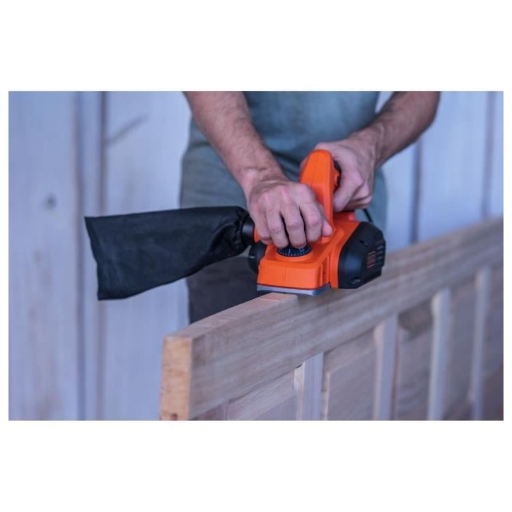Rabot filaire - BLACK&DECKER - BEW712-QS - 710W - 82cm largeur de rabotage - Avec mallette de transport Rabot filaire - BLACK&DECKER - BEW712-QS - 710W - 82cm largeur de rabotage - Avec mallette de transport