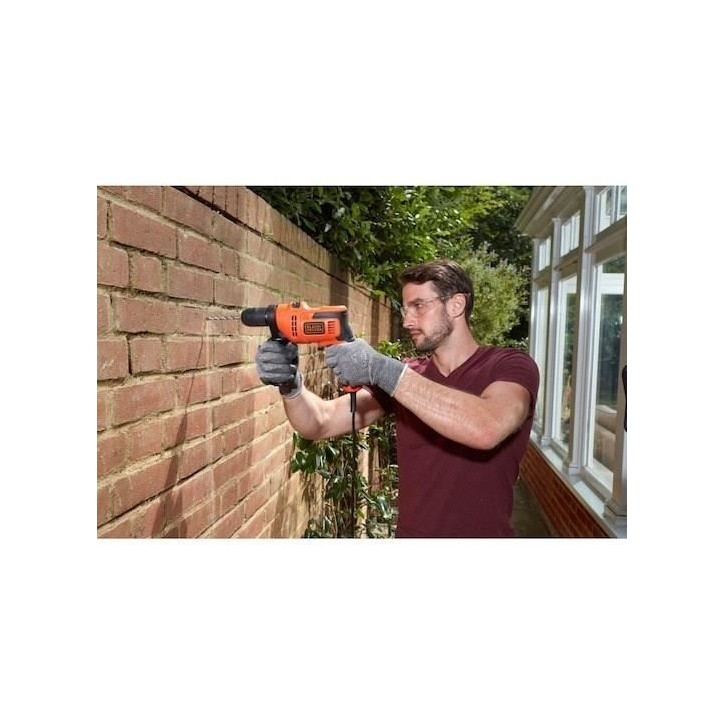 Perceuse a percussion - BLACK & DECKER - BEH200K-QS - 500 Watt - Mandrin 1 main - 13 mm Perceuse a percussion - BLACK & DECKER - BEH200K-QS - 500 Watt - Mandrin 1 main - 13 mm