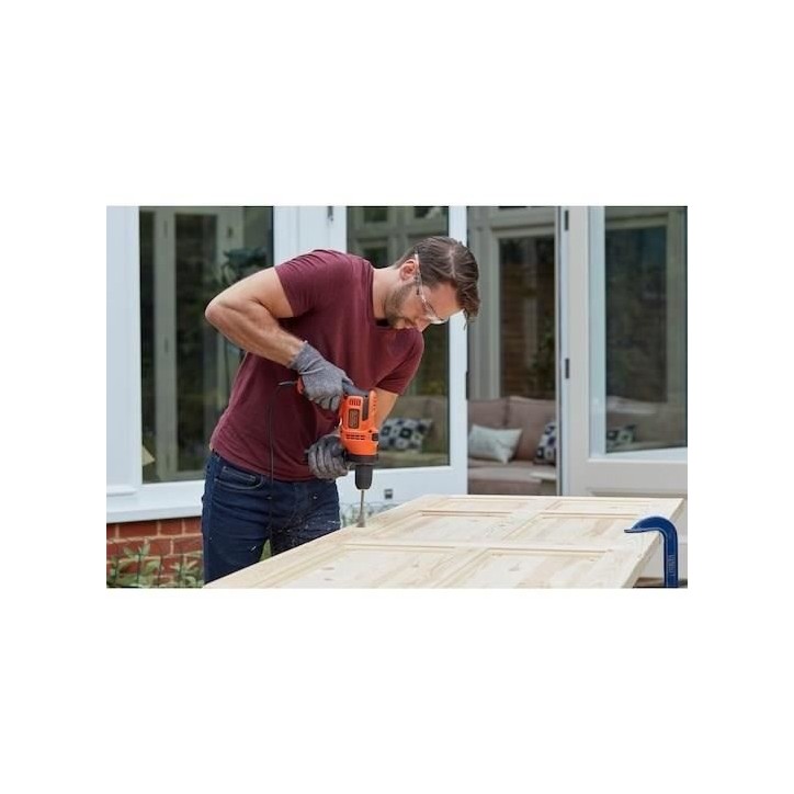 Perceuse a percussion - BLACK & DECKER - BEH200K-QS - 500 Watt - Mandrin 1 main - 13 mm Perceuse a percussion - BLACK & DECKER - BEH200K-QS - 500 Watt - Mandrin 1 main - 13 mm