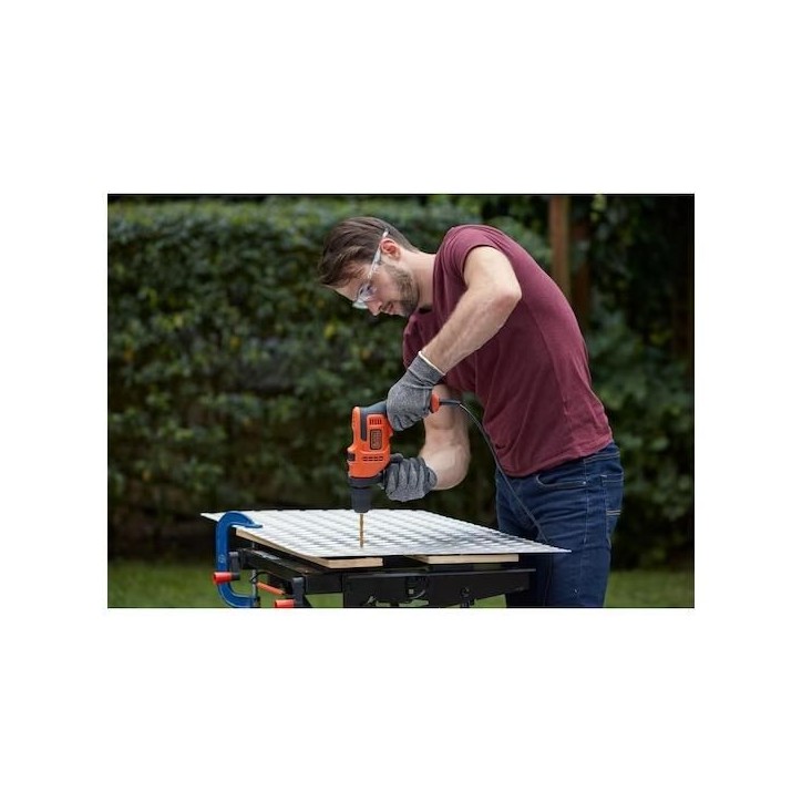 Perceuse a percussion - BLACK & DECKER - BEH200K-QS - 500 Watt - Mandrin 1 main - 13 mm Perceuse a percussion - BLACK & DECKER - BEH200K-QS - 500 Watt - Mandrin 1 main - 13 mm