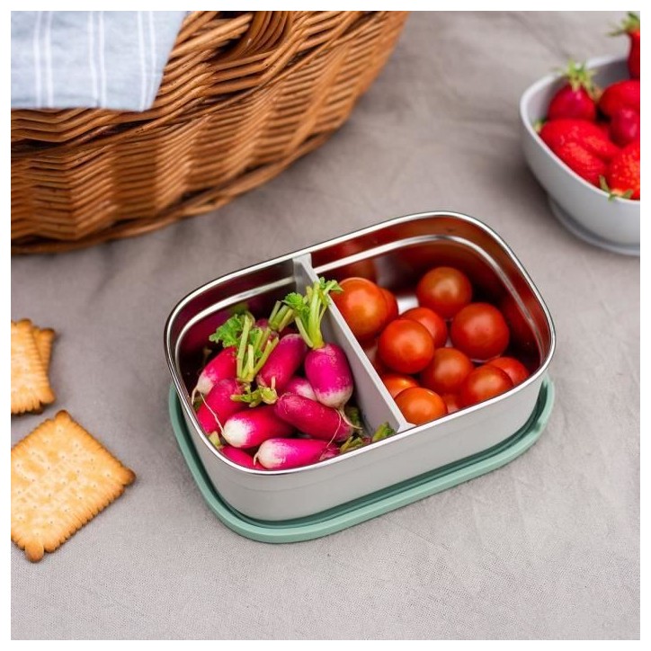 BEABA, Boîte repas enfant en inox, couvercle en silicone et housse de protection, Gris velours et vert sauge BEABA, Boîte repas enfant en inox, couvercle en silicone et housse de protection, Gris velours et vert sauge