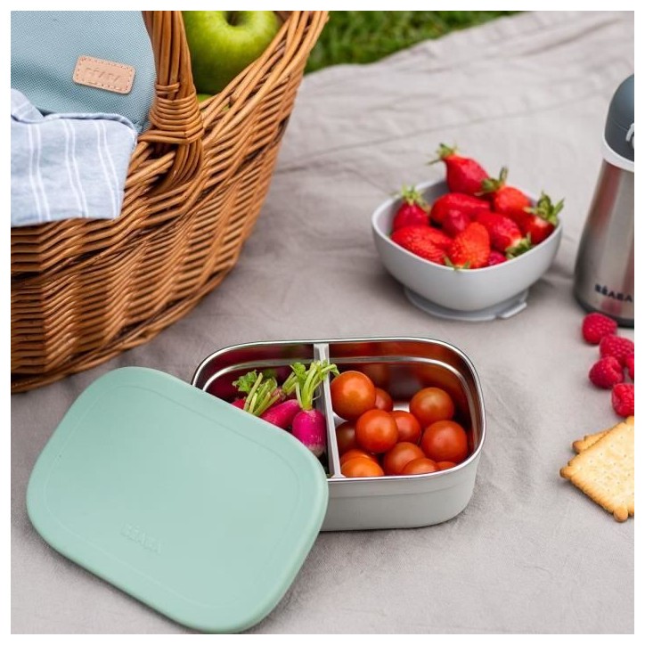 BEABA, Boîte repas enfant en inox, couvercle en silicone et housse de protection, Gris velours et vert sauge BEABA, Boîte repas enfant en inox, couvercle en silicone et housse de protection, Gris velours et vert sauge