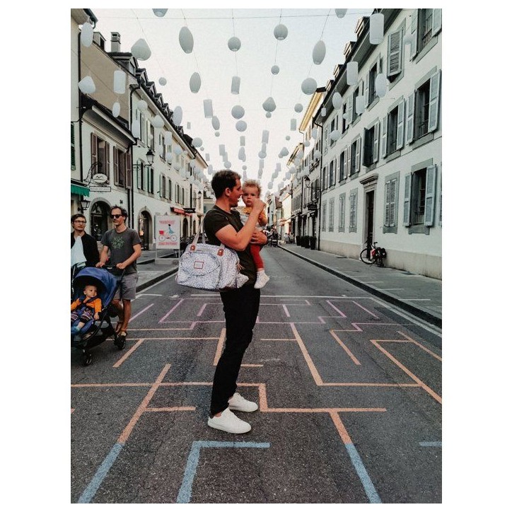Sac a langer - BÉABA - Geneve - cherry blossom - grande contenance - attaches poussette - accessoires inclus Sac a langer - BÉABA - Geneve - cherry blossom - grande contenance - attaches poussette - accessoires inclus