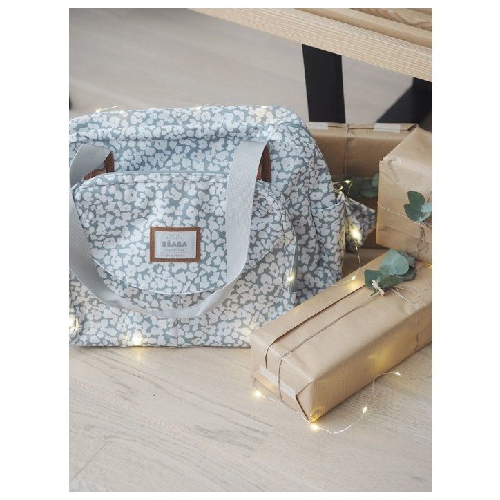 Sac a langer - BÉABA - Geneve - cherry blossom - grande contenance - attaches poussette - accessoires inclus Sac a langer - BÉABA - Geneve - cherry blossom - grande contenance - attaches poussette - accessoires inclus