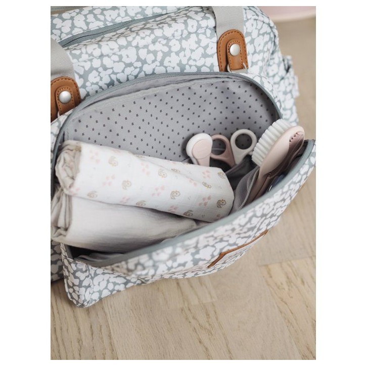 Sac a langer - BÉABA - Geneve - cherry blossom - grande contenance - attaches poussette - accessoires inclus Sac a langer - BÉABA - Geneve - cherry blossom - grande contenance - attaches poussette - accessoires inclus