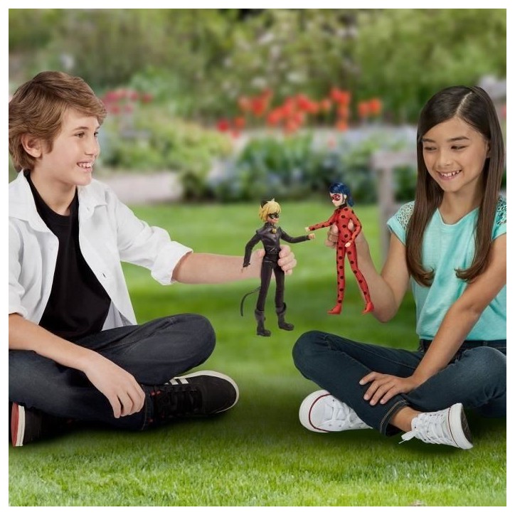 Pack de 2 Poupées mannequin 26 cm Miraculous Ladybug - Revivez les aventures de Ladybug et Chat Noir Pack de 2 Poupées mannequin 26 cm Miraculous Ladybug - Revivez les aventures de Ladybug et Chat Noir