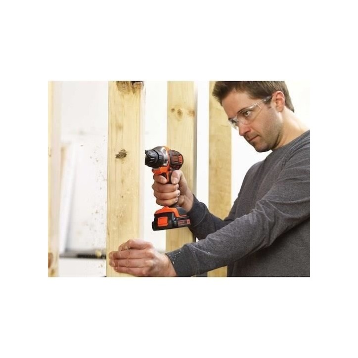 Perceuse visseuse sans fil 18V + 2 batteries 1,5Ah + chargeur - BLACK&DECKER - MT218KB-QW - Avec mallette de transport Perceuse visseuse sans fil 18V + 2 batteries 1,5Ah + chargeur - BLACK&DECKER - MT218KB-QW - Avec mallette de transport