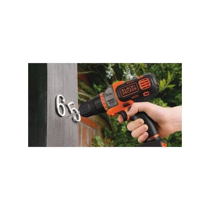 Perceuse visseuse sans fil 18V + 2 batteries 1,5Ah + chargeur - BLACK&DECKER - MT218KB-QW - Avec mallette de transport Perceuse visseuse sans fil 18V + 2 batteries 1,5Ah + chargeur - BLACK&DECKER - MT218KB-QW - Avec mallette de transport