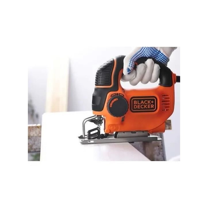 Scie sauteuse pendulaire BLACK + DECKER KS901PEK - 620W - Vitesse variable - Coupes biaises 0, 22.5 ou 45° Scie sauteuse pendulaire BLACK + DECKER KS901PEK - 620W - Vitesse variable - Coupes biaises 0, 22.5 ou 45°