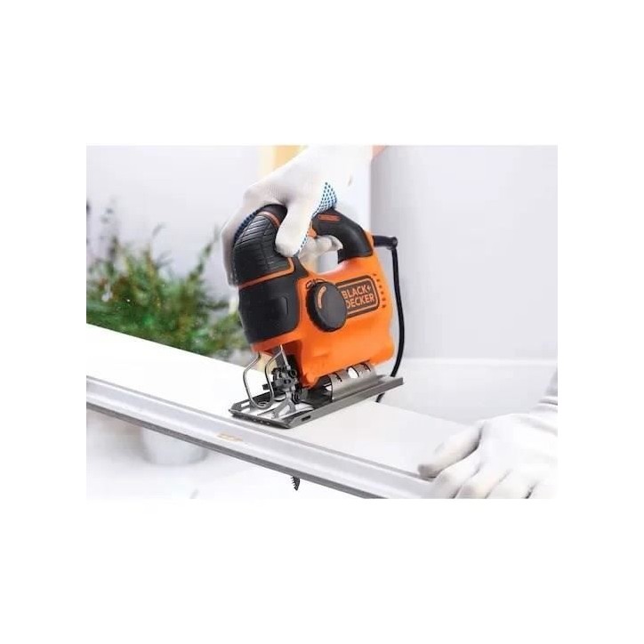 Scie sauteuse pendulaire BLACK + DECKER KS901PEK - 620W - Vitesse variable - Coupes biaises 0, 22.5 ou 45° Scie sauteuse pendulaire BLACK + DECKER KS901PEK - 620W - Vitesse variable - Coupes biaises 0, 22.5 ou 45°