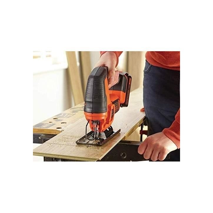 BLACK+DECKER Scie Sauteuse Sans Fil 18V - BDCJS18E1-QW - Mouvement Pendulaire Intégré - Dispositif de Soufflerie BLACK+DECKER Scie Sauteuse Sans Fil 18V - BDCJS18E1-QW - Mouvement Pendulaire Intégré - Dispositif de Soufflerie