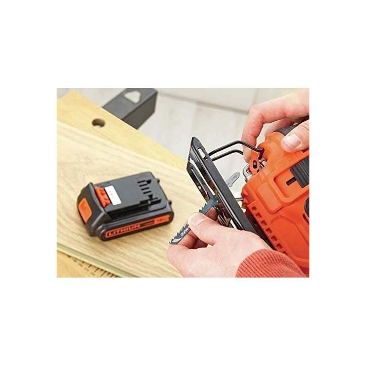BLACK+DECKER Scie Sauteuse Sans Fil 18V - BDCJS18E1-QW - Mouvement Pendulaire Intégré - Dispositif de Soufflerie BLACK+DECKER Scie Sauteuse Sans Fil 18V - BDCJS18E1-QW - Mouvement Pendulaire Intégré - Dispositif de Soufflerie