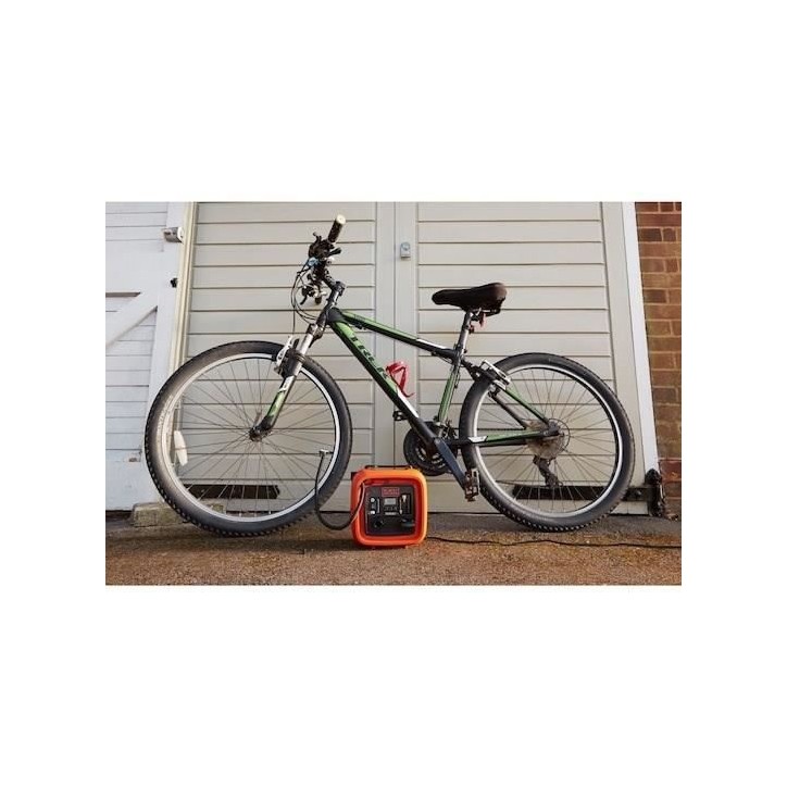 BLACK+DECKER Gonfleur-Compresseur Filaire ASI400-XJ avec 1 Aiguille et 2 Embouts - 11 Bars, 160 PSI - Allume Cigare 12 V BLACK+DECKER Gonfleur-Compresseur Filaire ASI400-XJ avec 1 Aiguille et 2 Embouts - 11 Bars, 160 PSI - Allume Cigare 12 V
