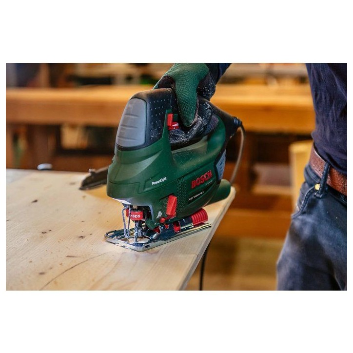 Scie sauteuse filaire BOSCH - PST 900 PEL - 620W - 3100 tr/min - Avec set de 10 lames + mallette Scie sauteuse filaire BOSCH - PST 900 PEL - 620W - 3100 tr/min - Avec set de 10 lames + mallette