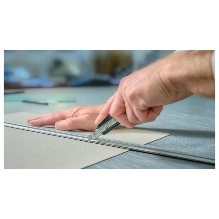 Cutter a lame sectionnable 9 mm BOSCH