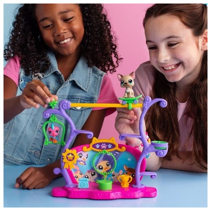 BANDAI - Littlest Pet Shop - Coffret Pets Got Talent - Ensemble de jeu avec 2 animaux, décor et accessoires - BF00558 BANDAI - Littlest Pet Shop - Coffret Pets Got Talent - Ensemble de jeu avec 2 animaux, décor et accessoires - BF00558