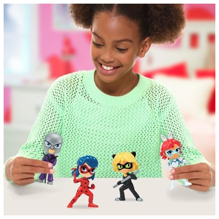 Poupées Chibi Color Change Surprise 10 cm - Miraculous Ladybug - BANDAI - Personnage aléatoire Poupées Chibi Color Change Surprise 10 cm - Miraculous Ladybug - BANDAI - Personnage aléatoire