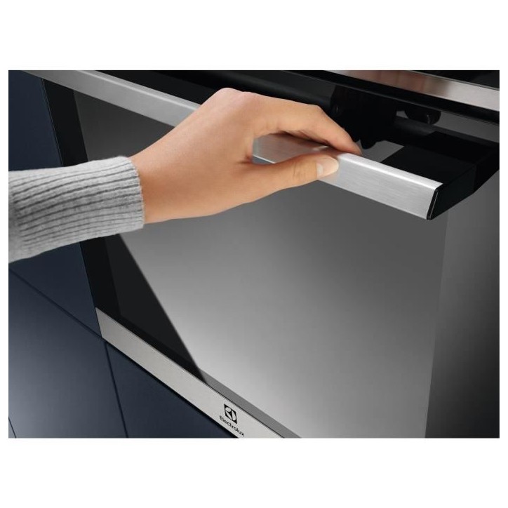 Four ELECTROLUX EOF6P56BX - Chaleur tournante pulsée - Pyrolyse - Porte froide - 25 recettes pré-programmées Four ELECTROLUX EOF6P56BX - Chaleur tournante pulsée - Pyrolyse - Porte froide - 25 recettes pré-programmées
