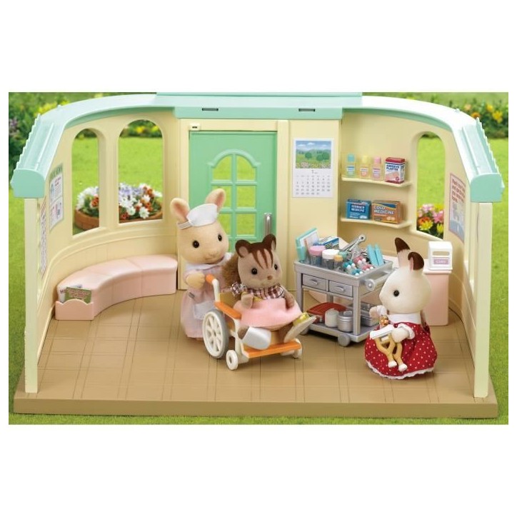 Figurines miniatures - SYLVANIAN FAMILIES - L'infirmiere et accessoires pour soigner et nourrir les patients Figurines miniatures - SYLVANIAN FAMILIES - L'infirmiere et accessoires pour soigner et nourrir les patients