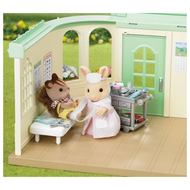 Figurines miniatures - SYLVANIAN FAMILIES - L'infirmiere et accessoires pour soigner et nourrir les patients Figurines miniatures - SYLVANIAN FAMILIES - L'infirmiere et accessoires pour soigner et nourrir les patients
