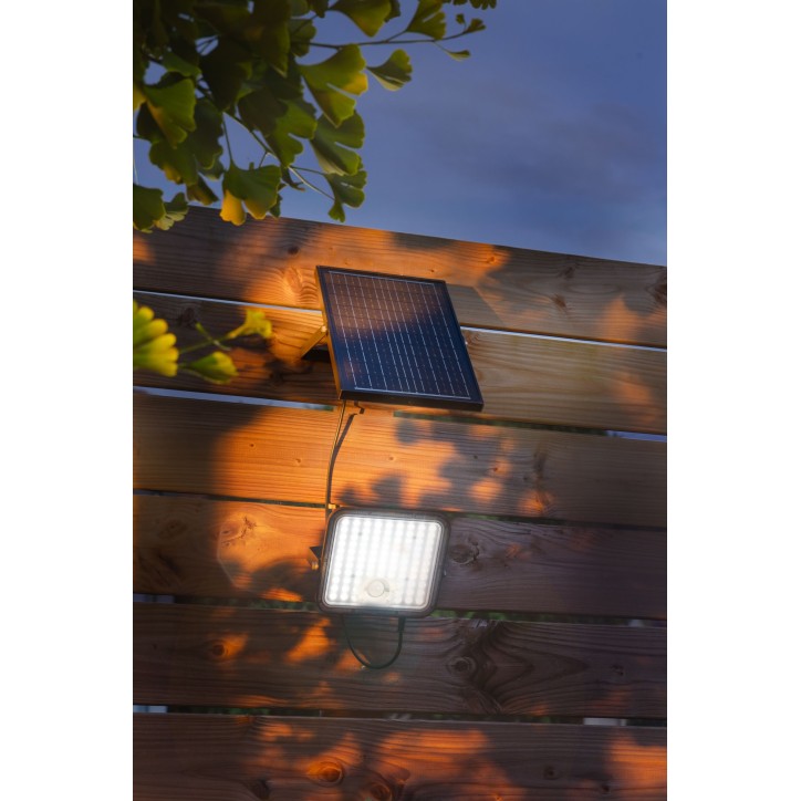 Projecteur LED solaire - GALIX - G2612 - 2000 Lumens - Détecteur de présence et panneau déporté Projecteur LED solaire - GALIX - G2612 - 2000 Lumens - Détecteur de présence et panneau déporté
