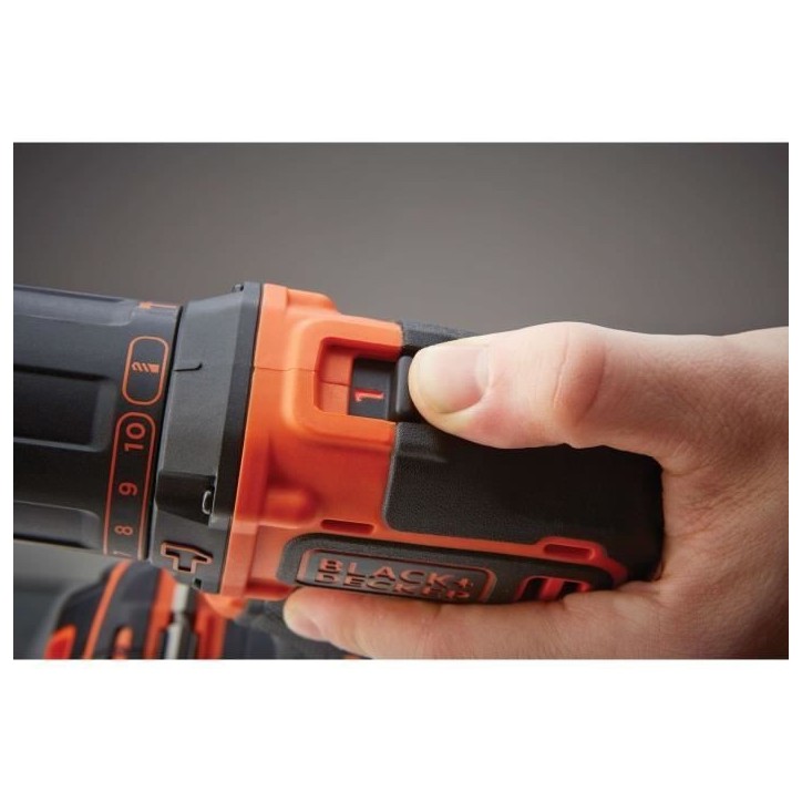 Kit perceuse a percussion sans fil - 18V - BLACK+DECKER - BDC718AS2F-QW - 2 batteries - chargeur - malette + 80 accessoires Kit perceuse a percussion sans fil - 18V - BLACK+DECKER - BDC718AS2F-QW - 2 batteries - chargeur - malette + 80 accessoires