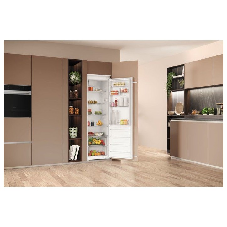 Réfrigérateur armoire - HOTPOINT - HASD18A031A1FR - Encastrable - Classe E - 306 L - 54 x 54,5 x 177 cm Réfrigérateur armoire - HOTPOINT - HASD18A031A1FR - Encastrable - Classe E - 306 L - 54 x 54,5 x 177 cm