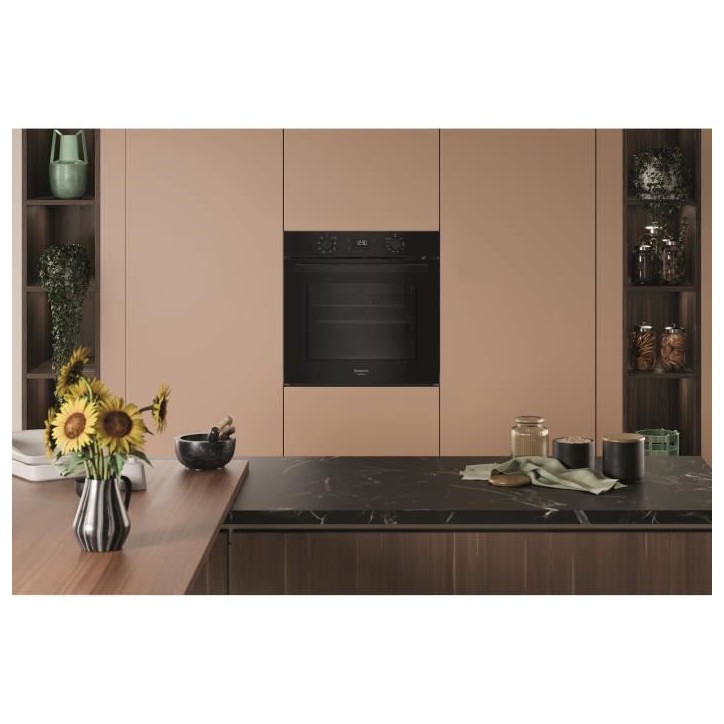 Four encastrable - Pyrolyse hydrolyse - Chaleur tournante - HOTPOINT - HAO475PB - Verre Noir - 71 L - A++ Four encastrable - Pyrolyse hydrolyse - Chaleur tournante - HOTPOINT - HAO475PB - Verre Noir - 71 L - A++