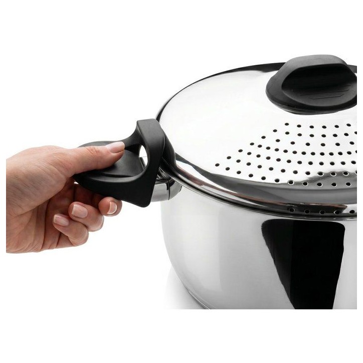 Faitout pâtes et légumes - INOXIBAR - 22 cm - couvercle égouttoir - acier inoxydable - induction Faitout pâtes et légumes - INOXIBAR - 22 cm - couvercle égouttoir - acier inoxydable - induction