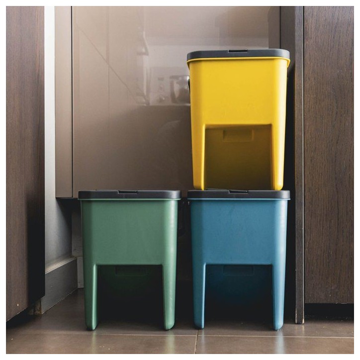 Lot de 3 Poubelles de Tri Empilables en Plastique BERGEN - 20L - Coloris Jaune, Vert & Bleu - KITCHEN MOVE Lot de 3 Poubelles de Tri Empilables en Plastique BERGEN - 20L - Coloris Jaune, Vert & Bleu - KITCHEN MOVE