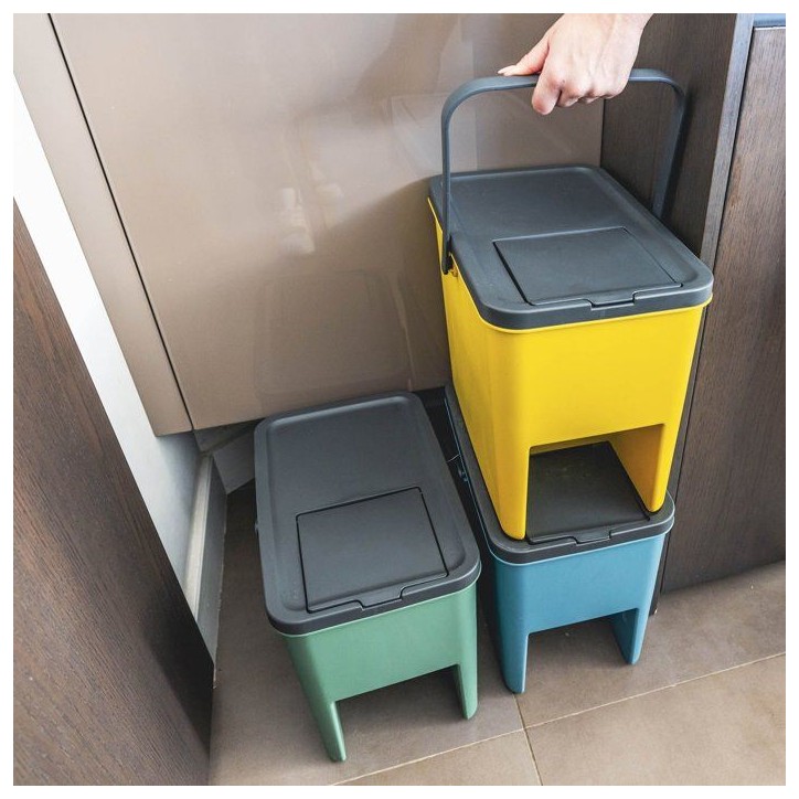 Lot de 3 Poubelles de Tri Empilables en Plastique BERGEN - 20L - Coloris Jaune, Vert & Bleu - KITCHEN MOVE Lot de 3 Poubelles de Tri Empilables en Plastique BERGEN - 20L - Coloris Jaune, Vert & Bleu - KITCHEN MOVE