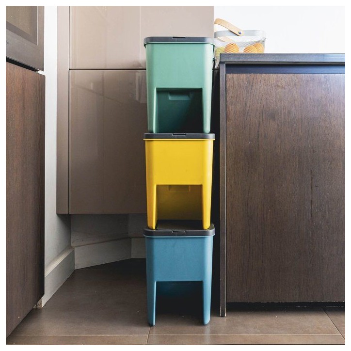 Lot de 3 Poubelles de Tri Empilables en Plastique BERGEN - 20L - Coloris Jaune, Vert & Bleu - KITCHEN MOVE Lot de 3 Poubelles de Tri Empilables en Plastique BERGEN - 20L - Coloris Jaune, Vert & Bleu - KITCHEN MOVE