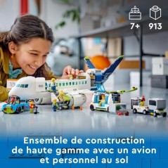 LEGO City 60367 L'Avion de Ligne, Jouet avec Bus de l'Aéroport, Remor