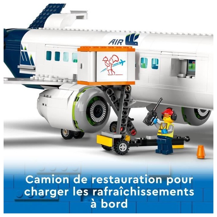 LEGO City 60367 L'Avion de Ligne, Jouet avec Bus de l'Aéroport, Remorqueur, Camion a Bagages et 9 Minifigurines