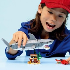 LEGO Creator 3-en-1 31381 Le Redoutable Requin et le Coffre au Trésor